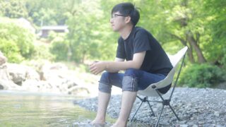 【夏の最強癒やし】渓流に椅子を置いて“水上チェアタイム”!はだしで楽しむ「渓流チェアリング」とは?