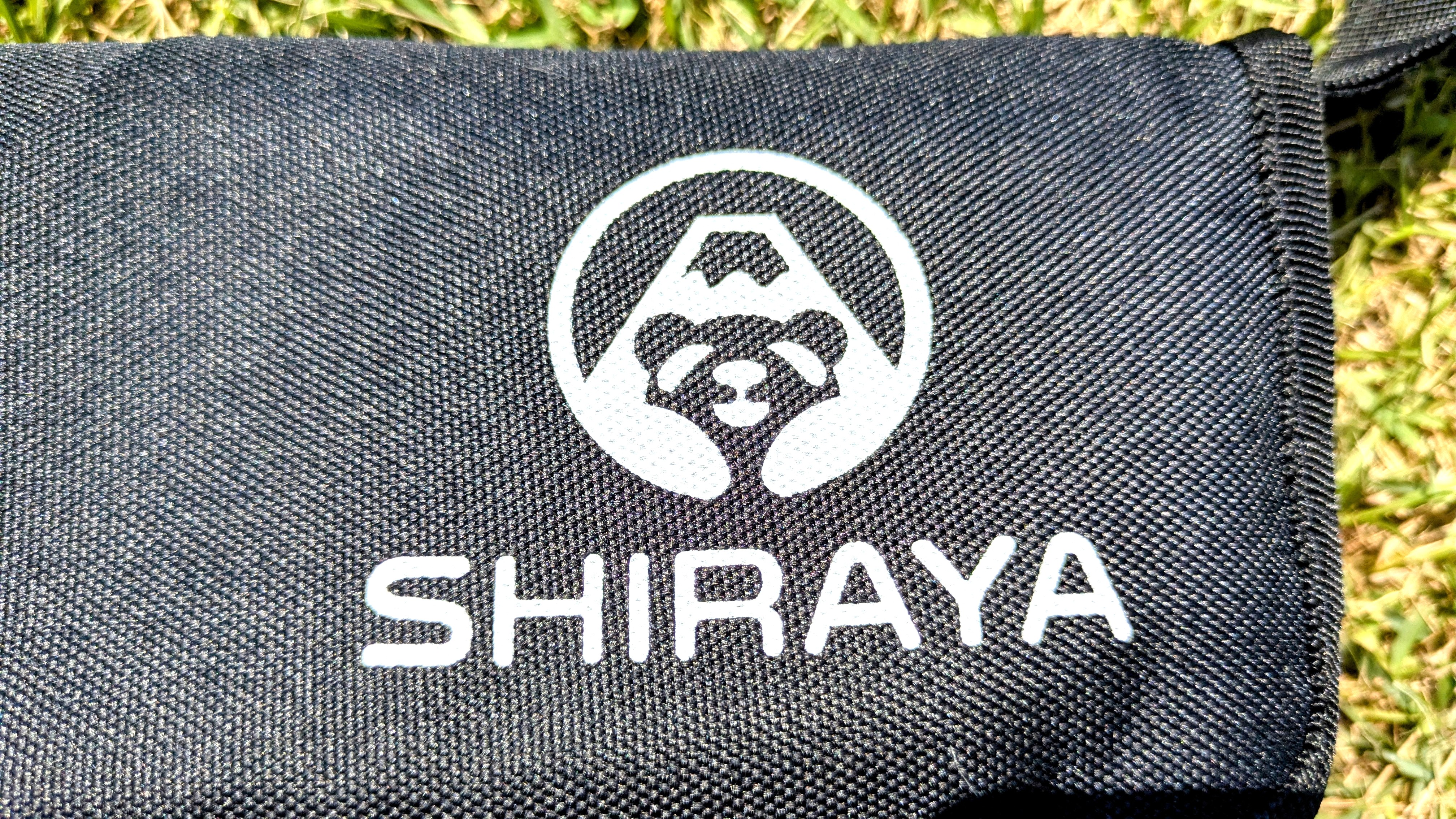 shirayaの折りたたみ椅子を徹底レビュー｜310gの超軽量＆収納袋いらずでチェアリングにも最適！