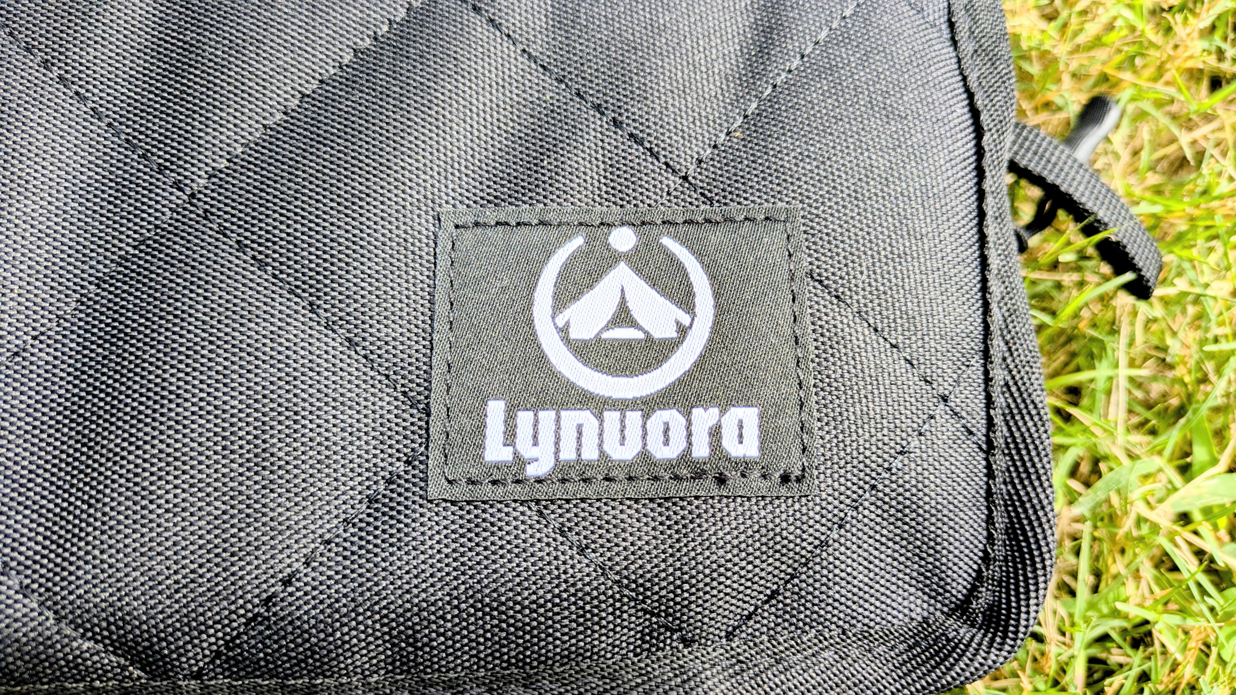 【徹底レビュー】Lynvora 折りたたみ椅子｜445gの軽さ＆座面広めで快適！登山・キャンプにおすすめの携帯チェア