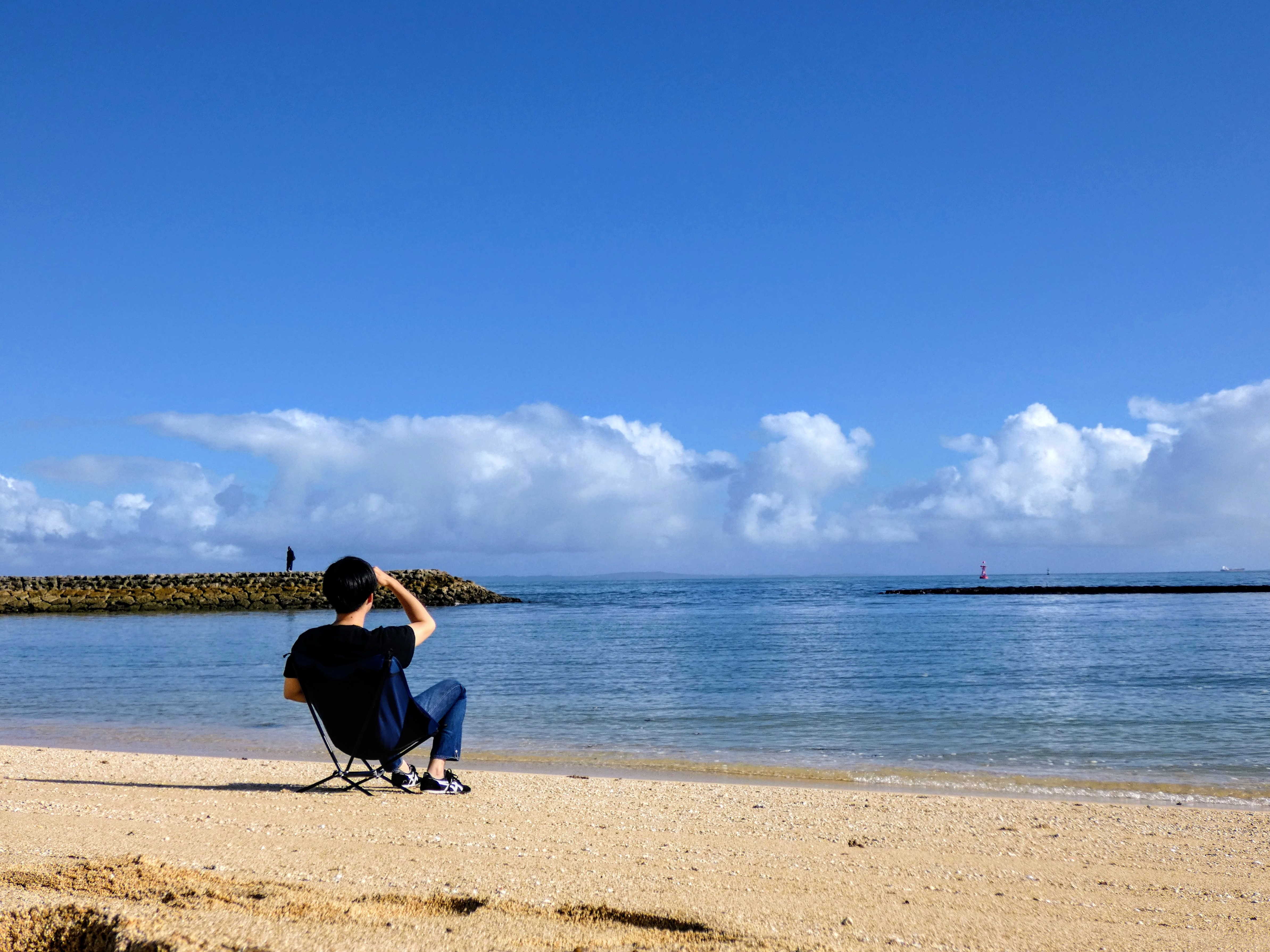 冬こそ沖縄チェアリング旅！オフシーズンに白い砂浜を独り占めする最高の休日